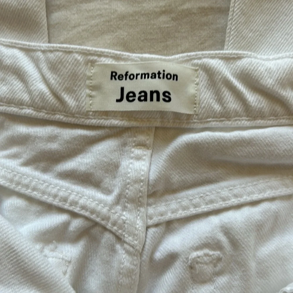 ✨ REFORMATION BUTTON FLY STRAIGHT LEG JEANS IN VINTAGE WHITE SZ 26/27 - Picture 6 of 8